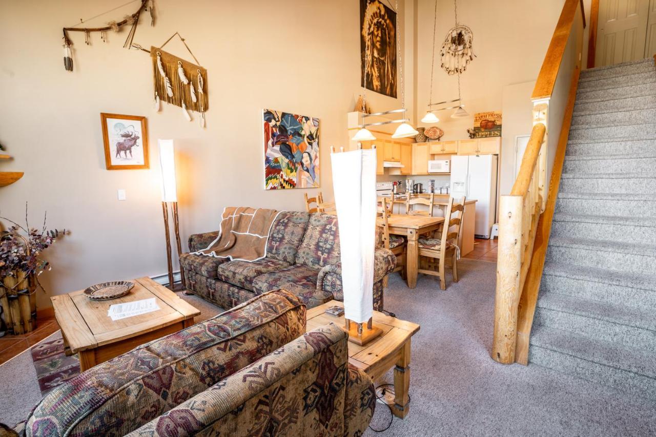406, Indigenous Artefacts Appartement